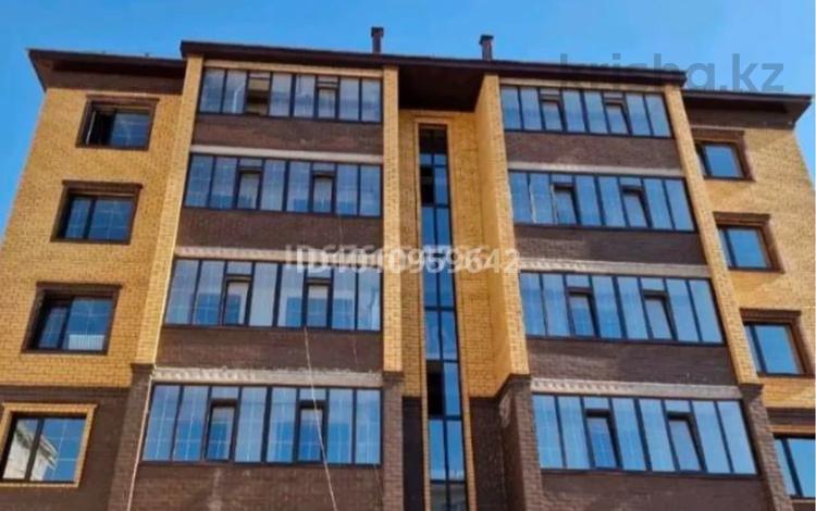 3-бөлмелі пәтер · 100 м² · 5/5 қабат, Қонаев ш/а. — Дом находится в 6 мкрн вдоль Арбата новый дом, бағасы: 41 млн ₸ в Уральске, мкр Кунаева — фото 24
