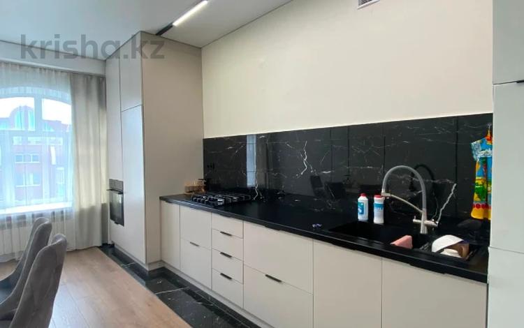 3-комнатная квартира · 90 м² · 8/8 этаж, мкр. Алтын орда, Санкибай Батыра пр-т за 34 млн ₸ в Актобе — фото 20