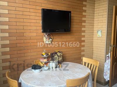 3-комнатная квартира · 70 м² · 6/9 этаж, мкр Аксай-4 75 за 75 млн ₸ в Алматы, Ауэзовский р-н
