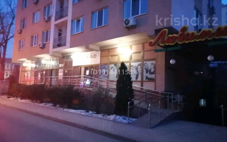 2-комнатная квартира · 45 м² · 3/5 этаж, Кабанбай Батыра 199А — Ауэзова за 280 000 ₸ в Алматы, Алмалинский р-н — фото 2