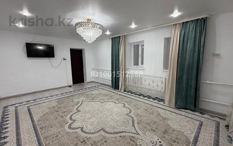 Отдельный дом · 3 комнаты · 160.89 м² · 5.38 сот., С. Торайгырова 67 — 8 март 67 за 17 млн 〒 в Кандыагаш — фото 2