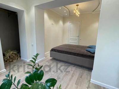 Аренда квартир в Шымкенте: 4-комнатная квартира · 100 м² · 2 этаж · помесячно, 16-й микрорайон, 16-й микрорайон 37 за 280 000 〒 4-комнатная квартира · 100 м² · 2 этаж · помесячно, 16-й микрорайон, 16-й микрорайон 37 за 280 000 〒 в Шымкенте, Аль-Фарабийский р-н