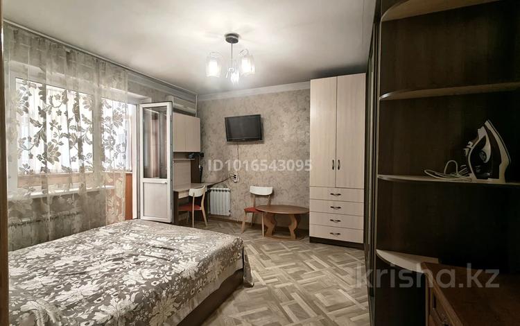 1-комнатная квартира · 41 м² · 9/12 этаж, мкр Аксай-1А 12 за 225 000 ₸ в Алматы, Ауэзовский р-н — фото 2