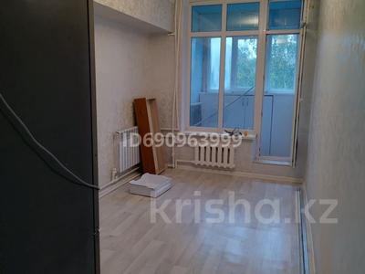 1-бөлмелі пәтер · 15 м² · 4/5 қабат, мкр Алатау (ИЯФ) 18 — ул. Ибрагимова рядом мечеть церковь садик школа итд, бағасы: 13 млн 〒 в Алматы, Медеуский р-н