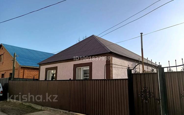 Часть дома · 4 комнаты · 76.4 м² · 4 сот., Островского 11а — Возле школы 8 за 28 млн ₸ в Атырау, мкр Жилгородок — фото 2