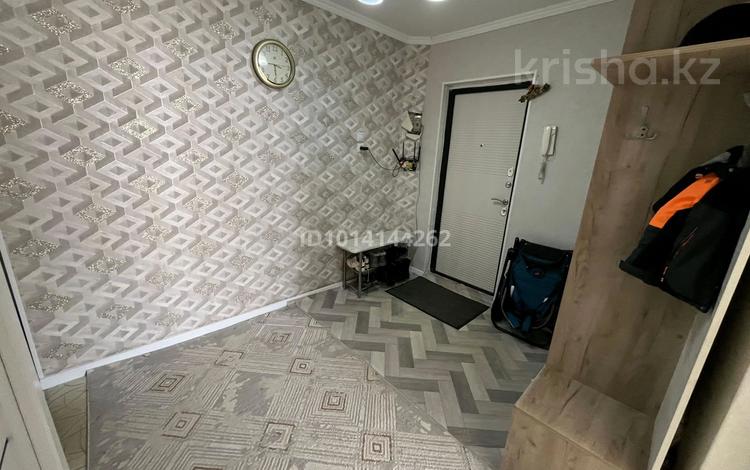 2-комнатная квартира · 56 м² · 1/5 этаж, мкр 8, Гришина 70/2 — Находиться возле универ.Баишева за 18 млн ₸ в Актобе — фото 2