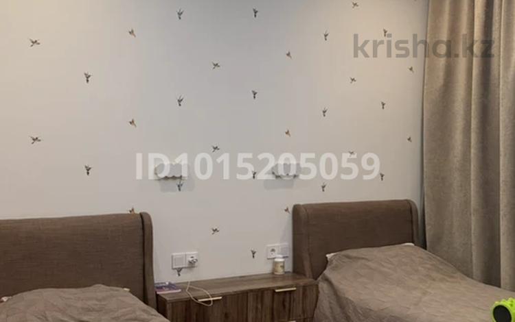 3-бөлмелі пәтер · 80 м² · 2/5 қабат, Муканова 51, бағасы: 47 млн ₸ в Караганде — фото 12