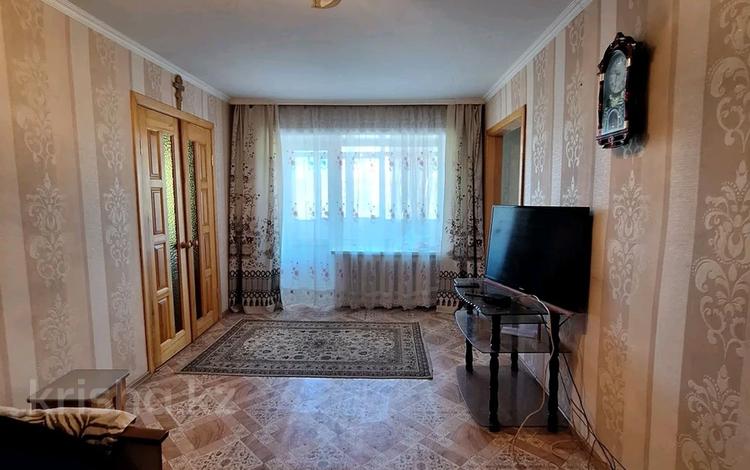 2-комнатная квартира, 46 м², 3/5 этаж помесячно, Жамбыла Жабаева за 100 000 〒 в Петропавловске — фото 2