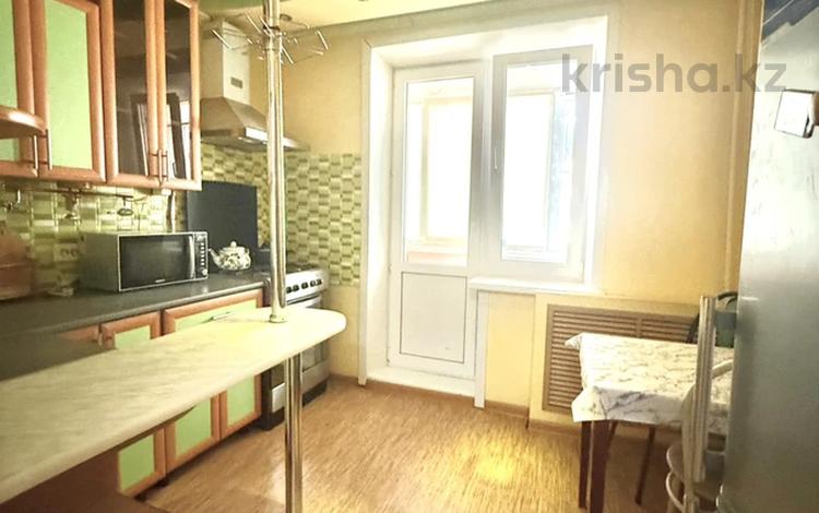 1-комнатная квартира · 35.2 м² · 1/5 этаж, мкр 4 17 за 12.4 млн ₸ в Уральске — фото 2