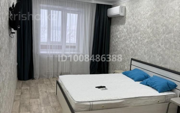 1-комнатная квартира · 53.5 м² · 3/5 этаж, мкр Северо-Восток, Оракбаева 1/2 — Циолковского за 170 000 〒 в Уральске — фото 2