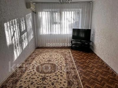 3-комнатная квартира, 69 м², 1/5 этаж помесячно, Анаркулова 5 за 250 000 〒 в Жезказгане