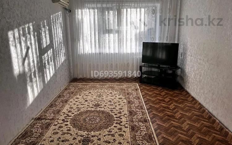 3-комнатная квартира, 69 м², 1/5 этаж помесячно, Анаркулова 5 за 250 000 〒 в Жезказгане — фото 2