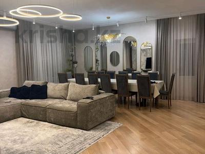 4-бөлмелі пәтер · 190 м² · 3/7 қабат, Достык 233/1, бағасы: 104 млн ₸ в Уральске