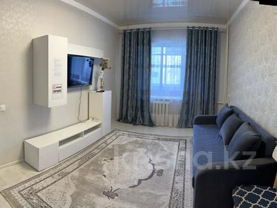 2-комнатная квартира · 94 м² · 3/5 этаж, Абая 123 — Центр, площадь, Французский дом, Карахан 3 за 15 000 〒 в Таразе