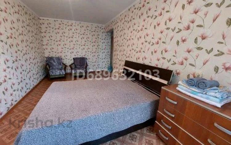 1-бөлмелі пәтер · 32 м² · 3/5 қабат, Ихсанова 73, бағасы: 8 000 ₸ в Уральске, мкр Школьник — фото 2