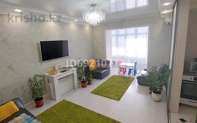 1-комнатная квартира, 61 м², 2/5 этаж, мкр Северо-Восток 42 — Рынок аяжан за 25 млн 〒 в Уральске, мкр Северо-Восток — фото 2