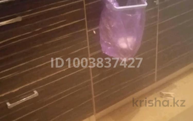 3-бөлмелі пәтер · 62 м² · 5/5 қабат, ул. Ерубаева — Халык банк, бағасы: 12.5 млн 〒 в Туркестане — фото 2