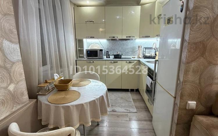 3-комнатная квартира · 60 м² · 6/9 этаж, Михаэлиса 7 — Михаэлиса - 30ой Гвардейской Дивизии за 300 000 ₸ в Усть-Каменогорске, Ульбинский — фото 2