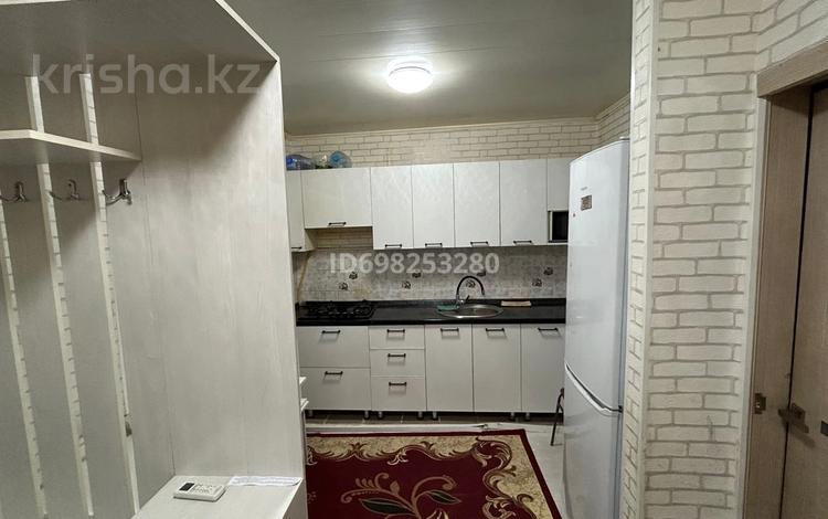 2-комнатная квартира, 50 м², 4/4 этаж помесячно, 2-й мкр, 2-ш/а. 27