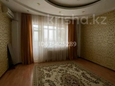 1-комнатная квартира, 45 м², 2/5 этаж помесячно, Досмухамедова за 130 000 〒 в Атырау