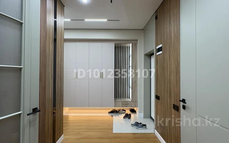 4-комнатная квартира · 180 м², 17-й мкр 25 за 79 млн ₸ в Актау — фото 2