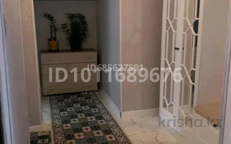 3-комнатная квартира · 58.9 м² · 2/5 этаж, Акмешит 13 — Рядом казпочта и школа √136 и 9 за 17 млн ₸ в  — фото 2