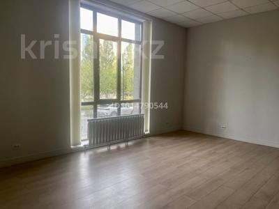 Свободное назначение, офисы, магазины и бутики, салоны красоты, медцентры и аптеки, образование, конференц-залы, кабинеты и рабочие места, студии · 20 м² за 380 000 ₸ в Астане, Есильский р-н