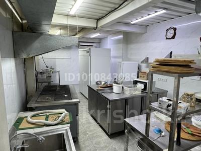 Свободное назначение, офисы, магазины и бутики, склады, общепит, салоны красоты, фитнес и спорт, медцентры и аптеки, образование, развлечения, конференц-залы, кабинеты и рабочие места · 42 м² за 590 000 〒 в Астане