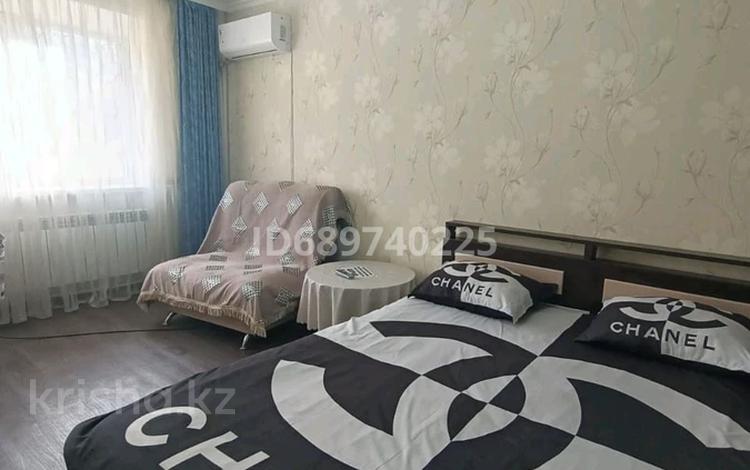 1-комнатная квартира, 30 м², 1/5 этаж посуточно, Сейфуллина за 12 000 〒 в Жезказгане — фото 2