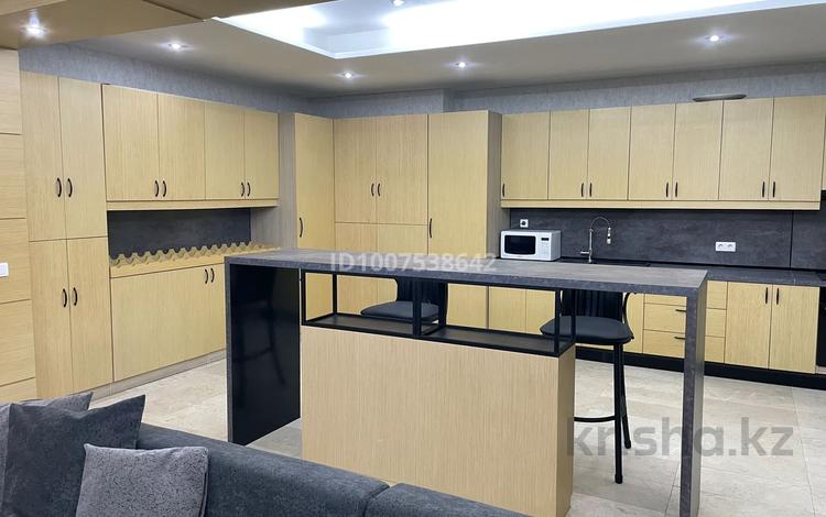 4-бөлмелі пәтер · 200 м² · 15/16 қабат, Луганского 1 — Сатпаева- Луганского, бағасы: 1.1 млн ₸ в Алматы, Медеуский р-н — фото 2