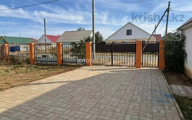 Дом · 4 комнаты · 300 м², мкр Жулдыз за 50 000 〒 в Уральске — фото 2