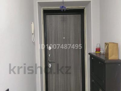 3-комнатная квартира · 59.9 м² · 8/10 этаж, мкр Юго-Восток, Юго-Восток ш/а., 28-шағынаудан Құрылысшылар даңғылы — "Арай " базарының маңайы. за 22 млн 〒 в Караганде, Казыбек би р-н