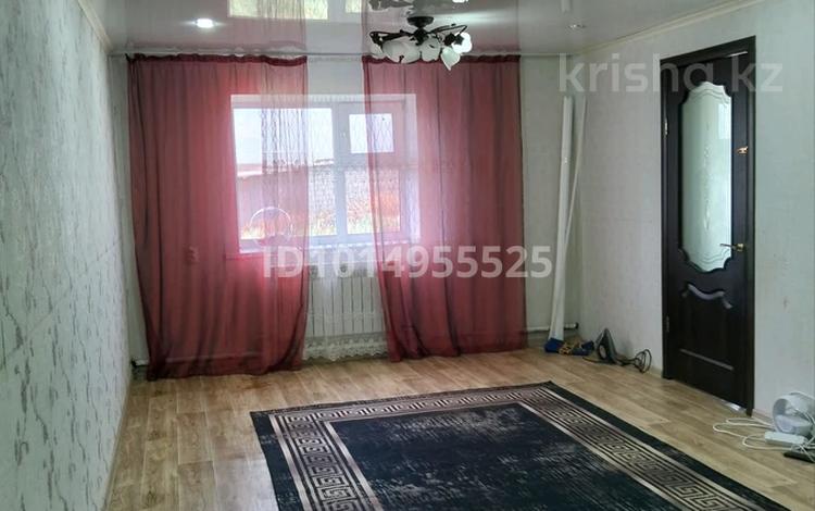 Отдельный дом · 4 комнаты · 75 м² · 75 сот., мкр Байтерек за 7 млн ₸ в Уральске — фото 2