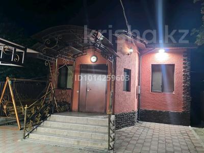 Отдельный дом · 4 комнаты · 210 м² · 4.1 сот., Лисаковская 13 — Сырдарьинская за 89 млн ₸ в Алматы, Медеуский р-н