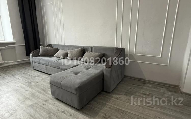 2-бөлмелі пәтер · 45 м² · 2/3 қабат, Момышулы 39, бағасы: 230 000 ₸ в Семее — фото 2