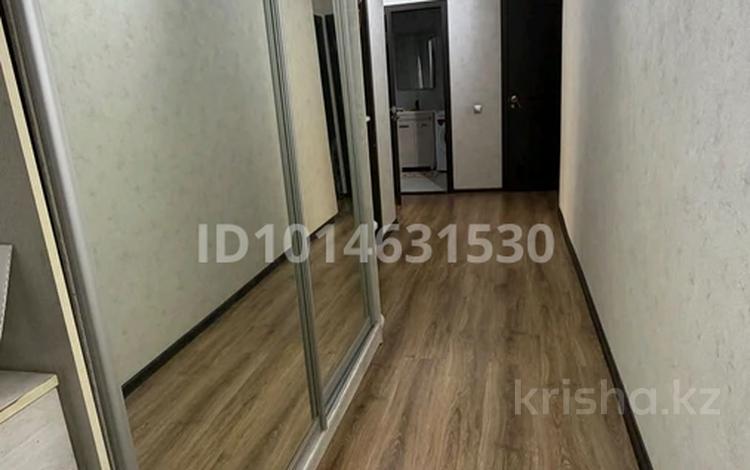 2-комнатная квартира · 64 м² · 3/5 этаж, Жарбосынова — На против Байзар за 250 000 ₸ в Атырау — фото 2