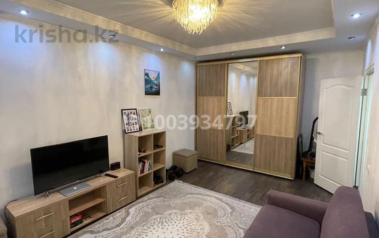 1-бөлмелі пәтер · 40 м² · 1/4 қабат, Пушкина 60 — Богенбай батыра Пушкина, бағасы: 300 000 ₸ в Алматы, Медеуский р-н — фото 2