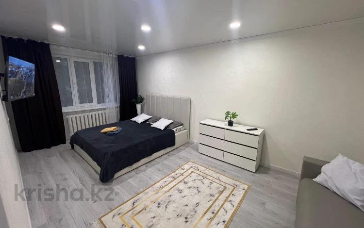 1-бөлмелі пәтер · 40 м² · 1/5 қабат, Жаңа қала ш/а., Дюсембекова 57, бағасы: 14 000 ₸ в Караганде, Казыбек би р-н — фото 2