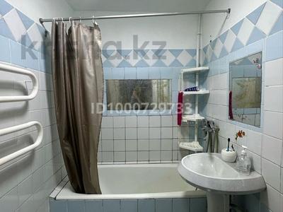 Аренда квартир в Алматы: 2-комнатная квартира · 40 м² · 2/4 этаж · помесячно, мкр Коктем-3, Габдулина — Ботанический сад за 250 000 〒 2-комнатная квартира · 40 м² · 2/4 этаж · помесячно, мкр Коктем-3, Габдулина — Ботанический сад за 250 000 〒 в Алматы, Бостандыкский р-н