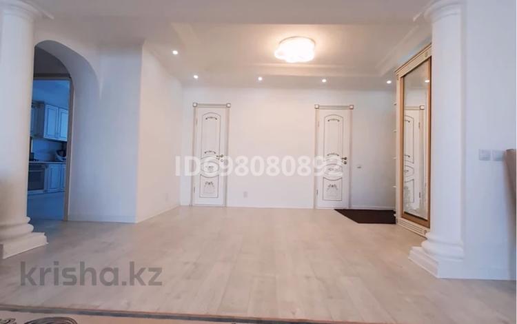 3-комнатная квартира · 102 м² · 3/5 этаж, мкр Алмагуль, Бабаева — Басенова Розбакиева за 82.5 млн ₸ в Алматы, Бостандыкский р-н — фото 15