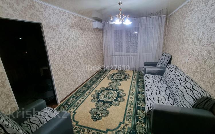 2-комнатная квартира, 43 м², 2/5 этаж посуточно, Алтынсарина за 8 000 〒 в Кентау — фото 2
