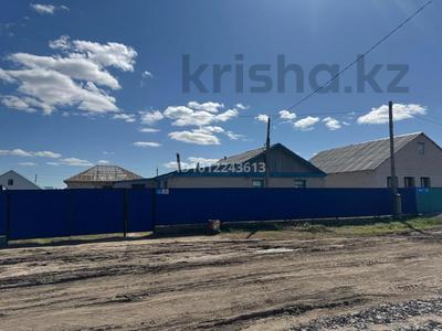 Отдельный дом · 4 комнаты · 100 м² · 12 сот., ул. Воинов-интернационалистов 10 за 16.5 млн ₸ в Актобе, мкр Акжар