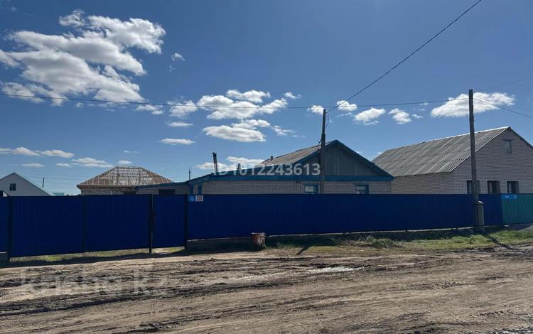 Отдельный дом · 4 комнаты · 100 м² · 12 сот., ул. Воинов-интернационалистов 10 за 16.5 млн ₸ в Актобе, мкр Акжар — фото 2