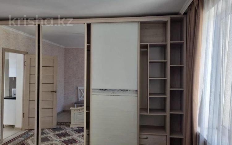 2-комнатная квартира · 42 м² · 7/10 этаж, мкр Аксай-5 25 за 32 млн 〒 в Алматы, Ауэзовский р-н — фото 3
