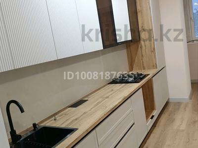 2-комнатная квартира · 90 м² · 3/9 этаж, мкр. Алтын орда 19г — Тауелсиздик халел досмухамбетова за 300 000 〒 в Актобе