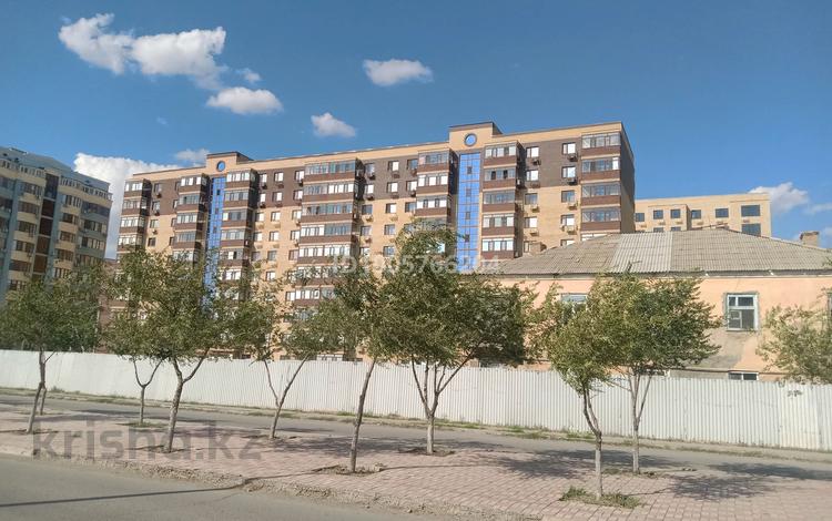 3-бөлмелі пәтер · 60 м² · 10/10 қабат, мкр Центральный, Абая 26 — Драмтеатр, бағасы: 33 млн ₸ в Атырау — фото 52
