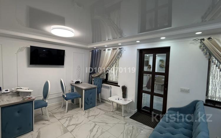 Салоны красоты · 67.5 м² за 27 млн ₸ в Актобе, мкр 8 — фото 2