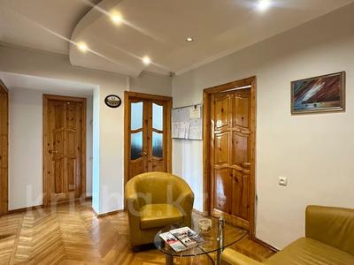 Продажа квартир в Алматы: 3-комнатная квартира · 75 м² · 2/5 этаж, Курмангазы 43 за 75 млн 〒 3-комнатная квартира · 75 м² · 2/5 этаж, Курмангазы 43 за 75 млн 〒 в Алматы, Медеуский р-н