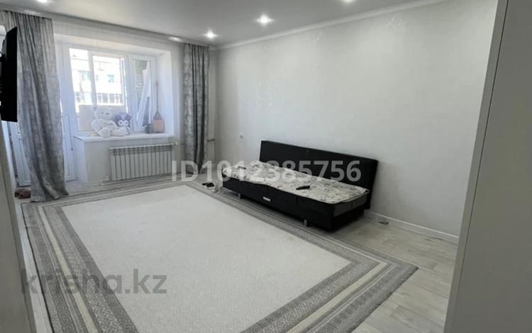 1-бөлмелі пәтер · 32.2 м² · 5/5 қабат, 4 микрорайон 7, бағасы: 5 млн ₸ в Алге — фото 2