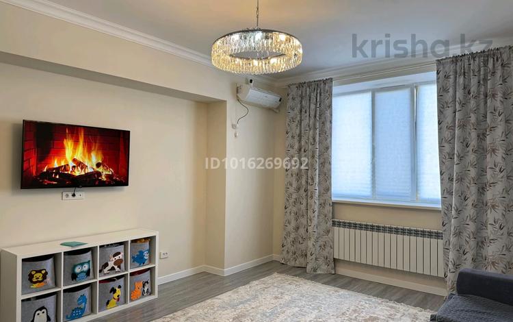 2-комнатная квартира · 76.1 м² · 5/8 этаж, мкр Нурсая, Габдиева 47 Б — APEC, Департамент полиции, НИШ, Binom за 250 000 ₸ в Атырау — фото 2